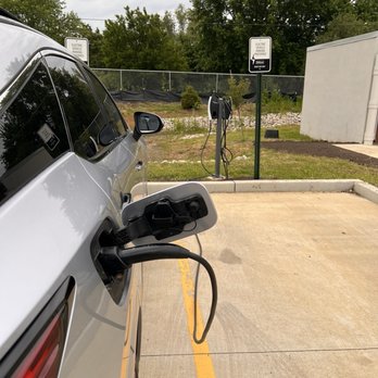 Home2 Suites by Hilton Springfield - Universal EV charging for Teslas et all! - Hotels Near Me - Springfield, Illinois