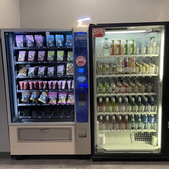 Ramen Station - Drinks - vending machines only accepts cash - Ramen Near Me - Oakland, California