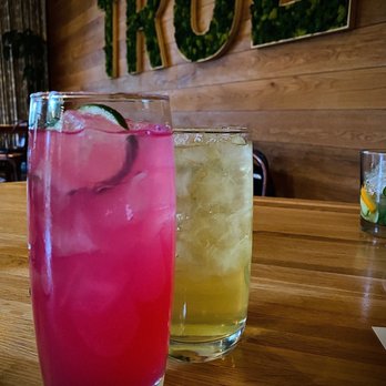 True Food Kitchen - Dragon fruit lemonade and mango iced tea - Vegetarian Near Me - Pasadena, California True Food Kitchen - Dragon fruit lemonade and mango iced tea - Vegetarian Near Me - Pasadena, California