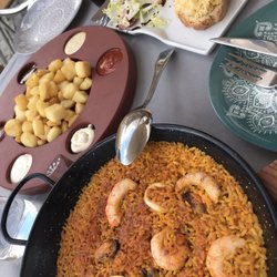 Cafe Jeyma - Paella de mariscos, tostadas de huevo revuelto y patatas