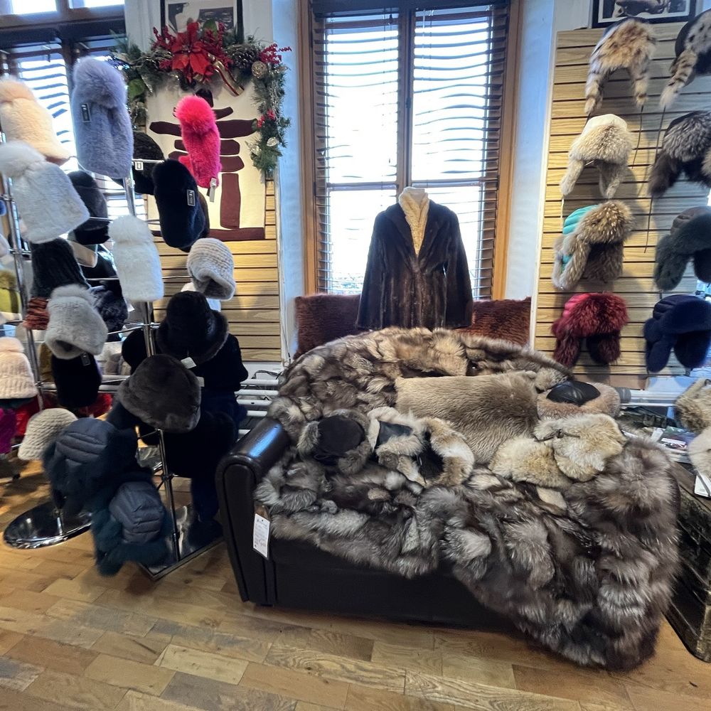 Heritage Gallery - Fur Clothing Near Me - L'ile-Bizard, Quebec