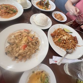 Sunny Thai - F6. Pineapple Fried Rice Dinner, N4. Pad Thai, C6. Pineapple Curry Dinner - Thai Near Me - Arlington, Texas Sunny Thai - F6. Pineapple Fried Rice Dinner, N4. Pad Thai, C6. Pineapple Curry Dinner - Thai Near Me - Arlington, Texas
