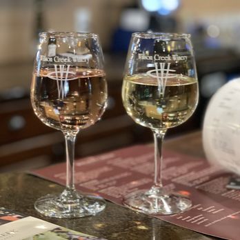 Wilson Creek Winery - Sparkling almond wine and a suggested sweet white wine - Wineries Near Me - Temecula, California Wilson Creek Winery - Sparkling almond wine and a suggested sweet white wine - Wineries Near Me - Temecula, California