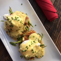 Crab Cakes Benedict