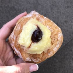 Cioccolato Andrea Pansa - Delicious orange flaky pastry