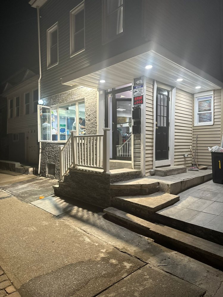 GOLDEN TOUCH SALON 376 Getty Ave, Paterson, New Jersey Barbers