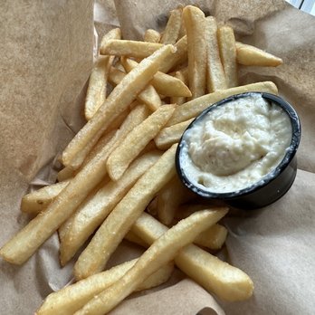 Marlowe Artisanal Ales - Garlic aioli fries - Brewpubs Near Me - Mamaroneck , New York