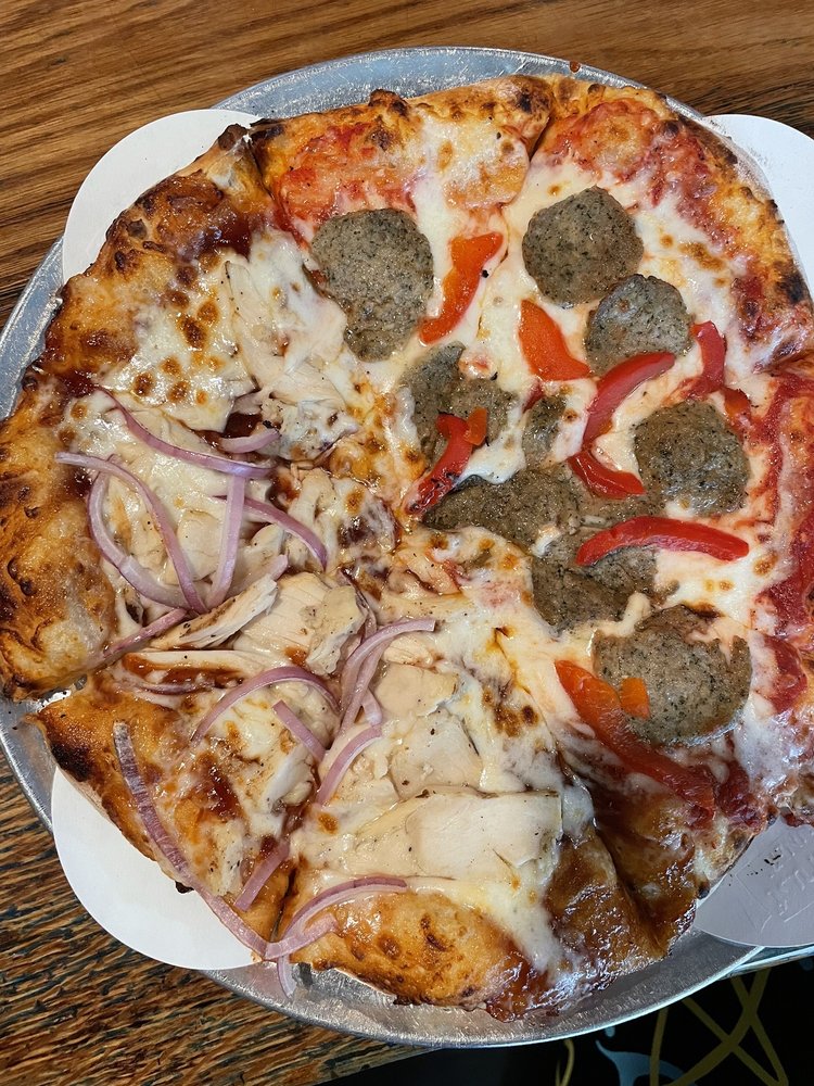 Mama Tigs Wood Fired Pizza Logo