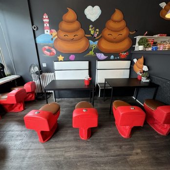 Poop Cafe - Interior - Desserts Near Me - Toronto, Ontario