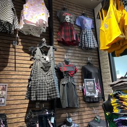 Hot Topic - Clothes shopping time
