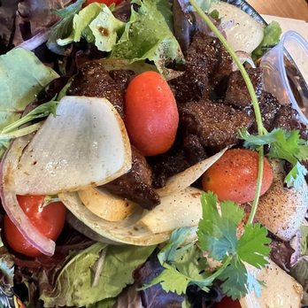 Me’s Kitchen - Steak Salad - Vietnamese Near Me - Sacramento, California Me’s Kitchen - Steak Salad - Vietnamese Near Me - Sacramento, California