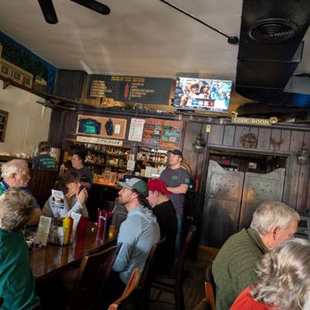 Zip's Cafe - Decor - Pubs Near Me - Cincinnati, Ohio