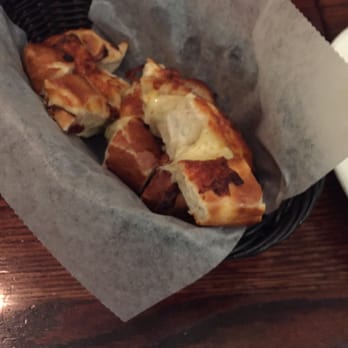 Salute - Cheesy Garlic Bread - Italian Near Me - Hartford, Connecticut