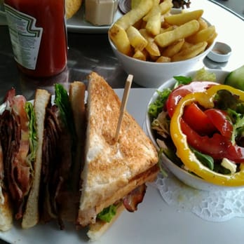 Helvti Diner - BLT comes with a side salad, small fries, and lots of B! - American Near Me - Zürich, ZH