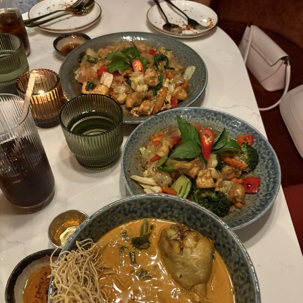 Valla Table - Pad See Ew Pad Kee Mao Khao Soi Kai - Thai Near Me - New York, New York Valla Table - Pad See Ew Pad Kee Mao Khao Soi Kai - Thai Near Me - New York, New York