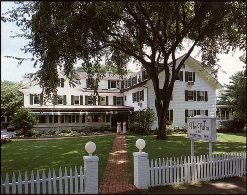 Huntting Inn by null