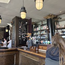 Arthur's Pub - Bar area
