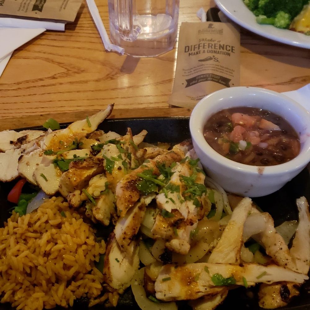 Chili's - Fajitas!!! - Bars Near Me - E Brunswick, New Jersey