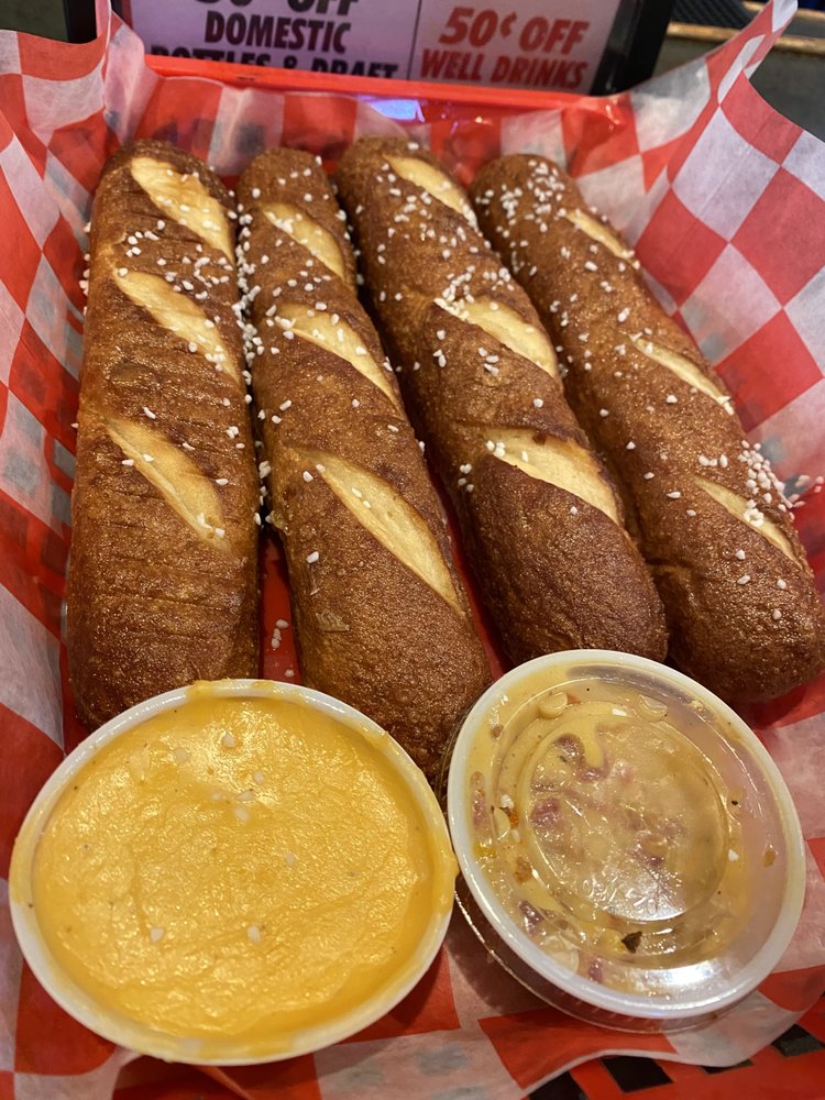 GILHULY’S ON 61 10 Photos & 28 Reviews 5 Lake St, Berlin Heights