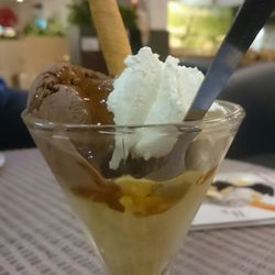 Cafétéria Crescendo - Coupe liégeoise w/ chocolate & café.