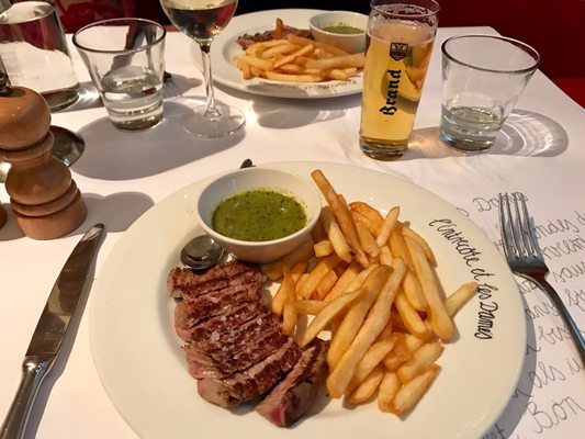 L'Entrecôte et les Dames by null