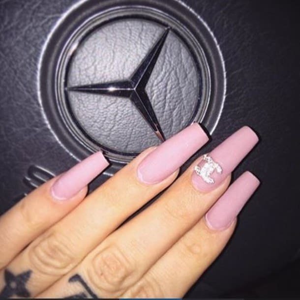 Ts glow nailz Logo