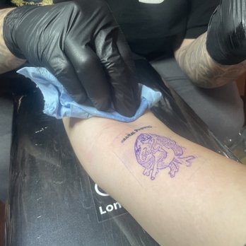 Broadway Tattoos - Tattoo being done - Tattoo Near Me - Long Beach, California Broadway Tattoos - Tattoo being done - Tattoo Near Me - Long Beach, California