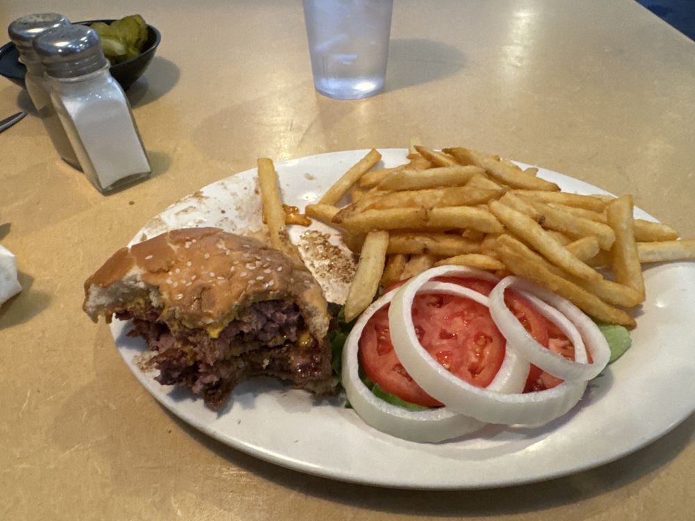 GOLDIE’S PATIO GRILL Updated October 2024 15 Photos & 42 Reviews