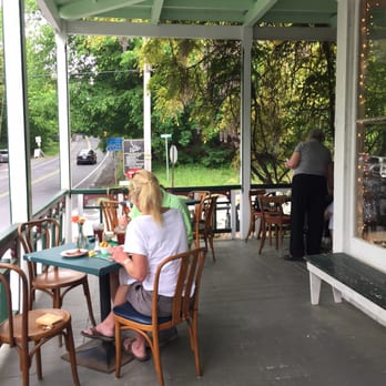 Deer Head Inn - Porch dining. Reasonable rates - Jazz & Blues Near Me - Delaware Water Gap, Pennsylvania