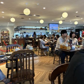 Nam 6 - Interior - Vietnamese Near Me - Toronto, Ontario