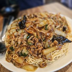 Lao Wu Authentic Shanghai Dumpling - Shanghai pan-fried noodle