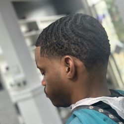 Dr Fadez Barbershop - Low taper wave cut