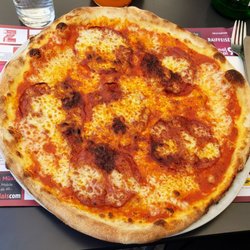 Restaurant National, Esther Kalbermatter - Pizza Diavola at Restaurant Pizzeria National