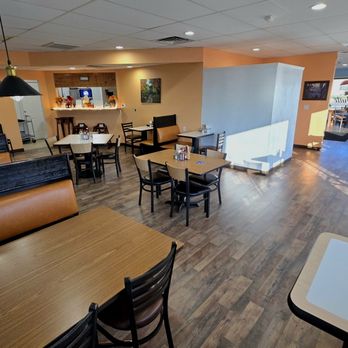 Cafe Parachute - Dining room - Breakfast & Brunch Near Me - Parachute, Colorado