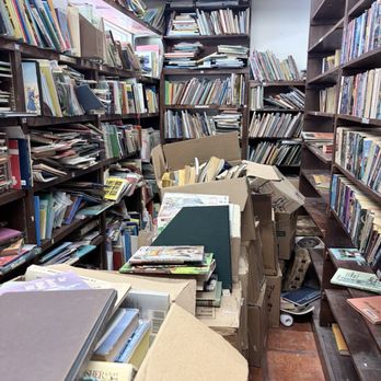 Becker's Books - Bookstores Near Me - Houston, Texas