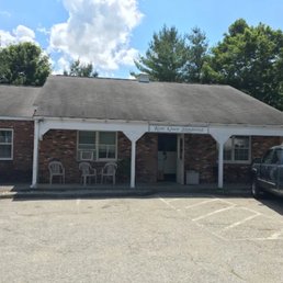 Exterior photo of Kent Green Laundromat - Kent, Connecticut Exterior photo of Kent Green Laundromat - Kent, Connecticut