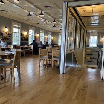 Robert's Maine Grill - Interior - New American Near Me - Kittery, Maine Robert's Maine Grill - Interior - New American Near Me - Kittery, Maine