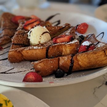 Toast Kitchen & Bar - House French Toast - Breakfast & Brunch Near Me - Brea, California