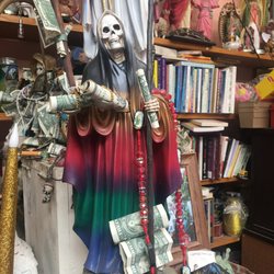 Santa Muerte
Tenemos estatuas