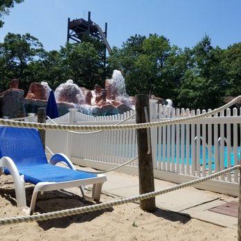 Splish Splash - Water Parks Near Me - Calverton, New York
