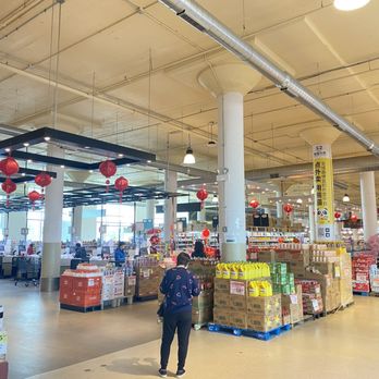 88 Marketplace - Spacious aisles could be better utilized - International Grocery Near Me - Chicago, Illinois 88 Marketplace - Spacious aisles could be better utilized - International Grocery Near Me - Chicago, Illinois
