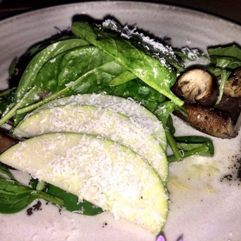 Noe - Warm spinach salad with sautéed mushrooms, sliced green apples and a very mild parmesan cheese. Maybe the dish of the night! - Italian Near Me - Kapolei, Hawaii