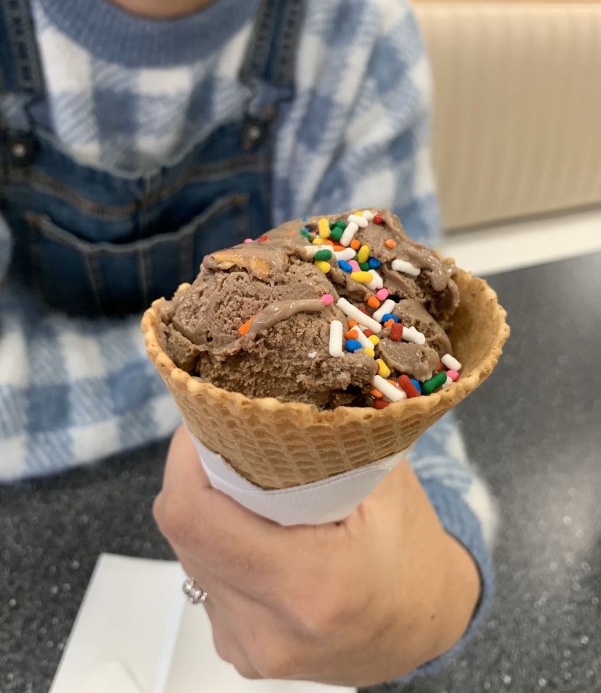 BRAUMS ICE CREAM & DAIRY STORE 28 Photos & 54 Reviews 861 W