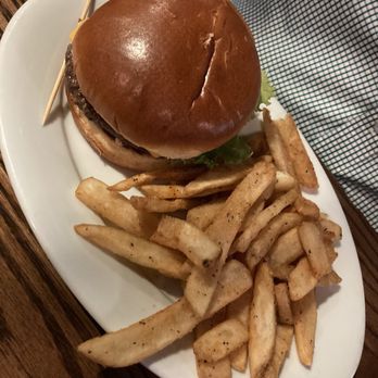Elephant & Castle - Simple burger - Pubs Near Me - Chicago, Illinois