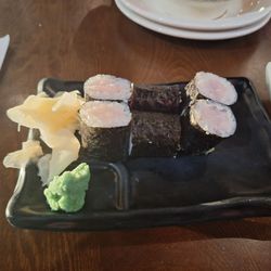 Hanzo Japanese Steakhouse - Yellowfin tuna roll