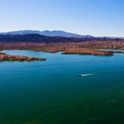 Havasu Adventure Company - Lake Havasu offers breathtaking scenery and blue water. Rent a boat, jetski or pontoon and enjoy it.