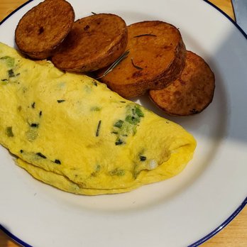 Cafe Zola - Salmon omelet with potatoes. The fresh tarragon is chef's kiss - French Near Me - Ann Arbor, Michigan Cafe Zola - Salmon omelet with potatoes. The fresh tarragon is chef's kiss - French Near Me - Ann Arbor, Michigan