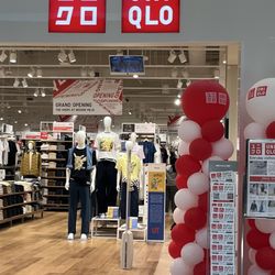 Uniqlo - Storefront.