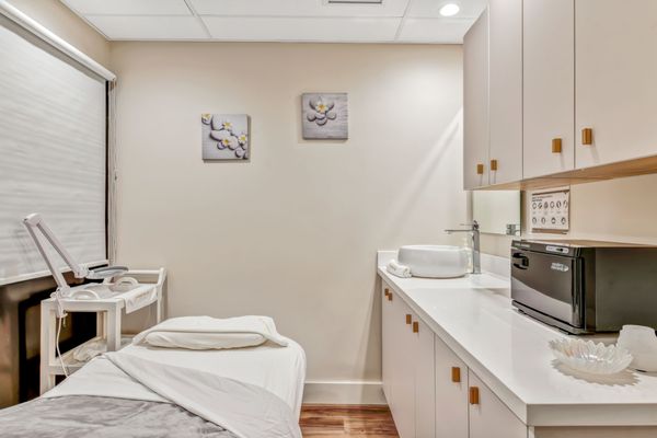 Oceanfront Suites at Cowichan Bay by null