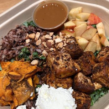 sweetgreen - Healthy Salads, Wraps, and Bowls - Salad Near Me - Chicago, Illinois